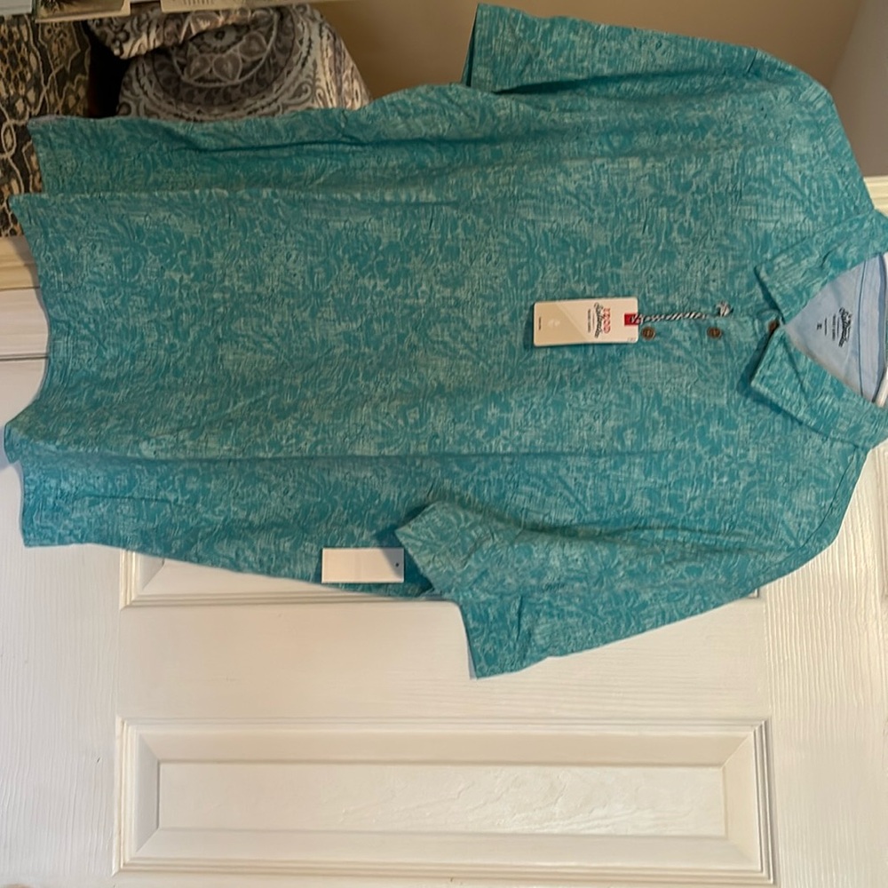 Men’s 3 button IZOD summer shirt, light weight-collared neck